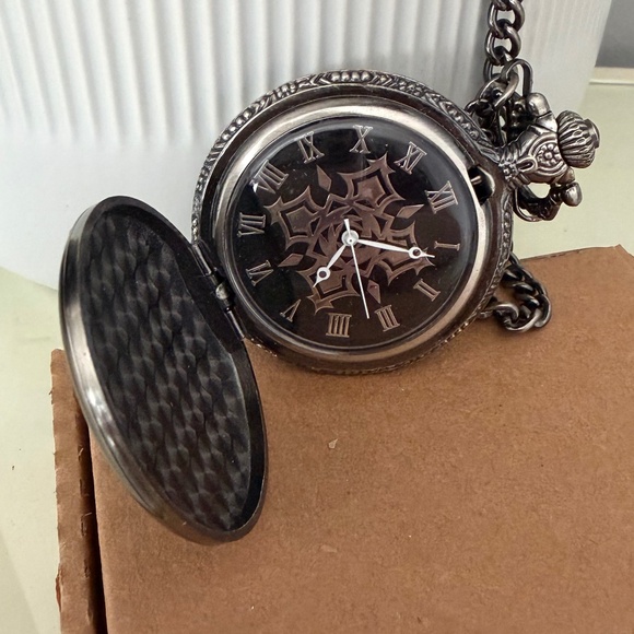 Vampire Knight Replica Pocket Watch - Picture 3 of 4